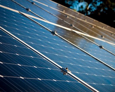 tejado-paneles-energa-solar-metal